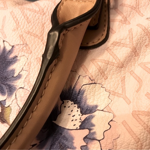 CROSSBODY OR CARRY HANDBAG - Picture 13 of 13